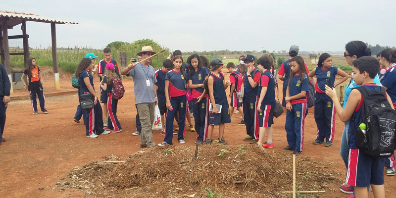 blog-ciencias-e-geografia-alunos-vivenciam-a-pratica-em-visita-a-embrapa-6