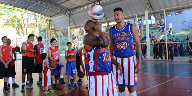 escola-batista-de-esportes-recebe-os-atletas-do-harlem-globetrotters
