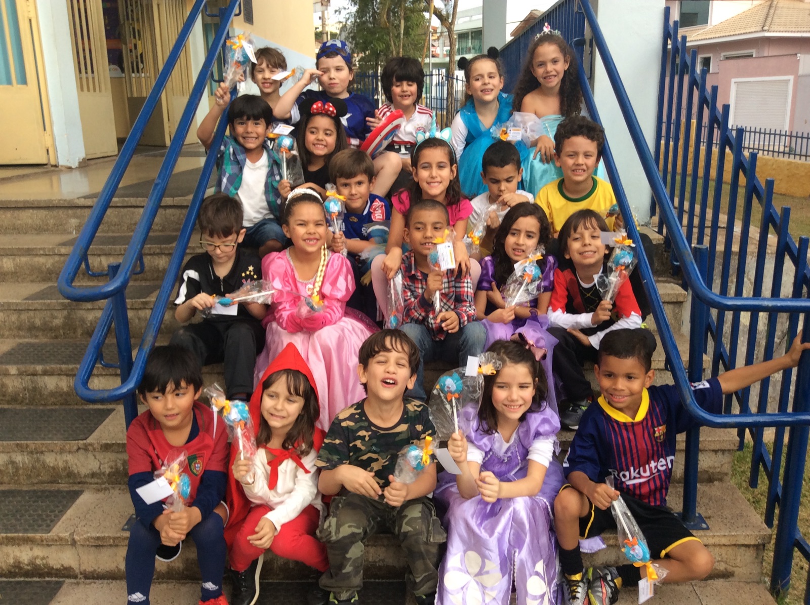 colegio-batista-unidade-ouro-branco-inicia-projeto-de-literatura-album-de-figurinhas